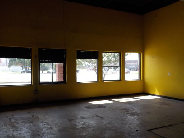 Tejon Plaza: 1601 Alton Gloor , Brownsville, TX 78526